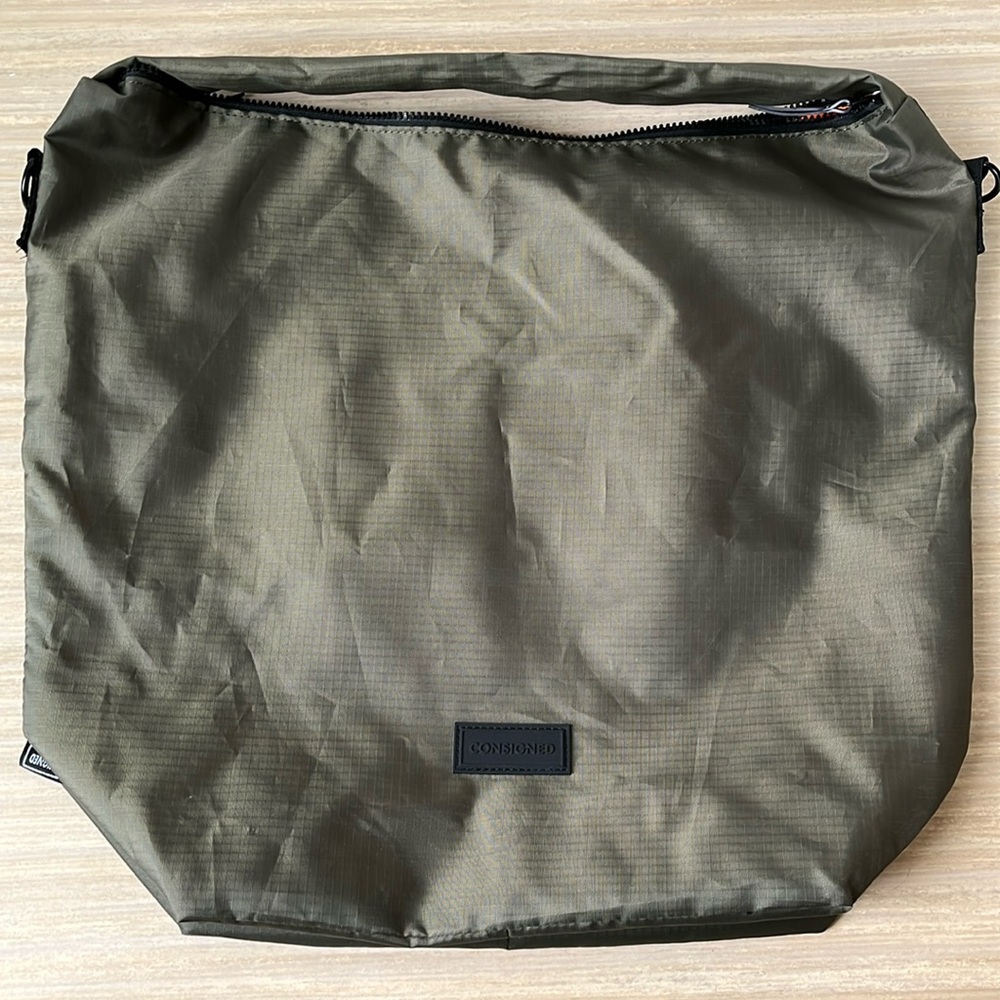 Large shoulder/crossbody purse